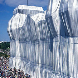 christo,_wrapped_reichstag_1971-95.jpg